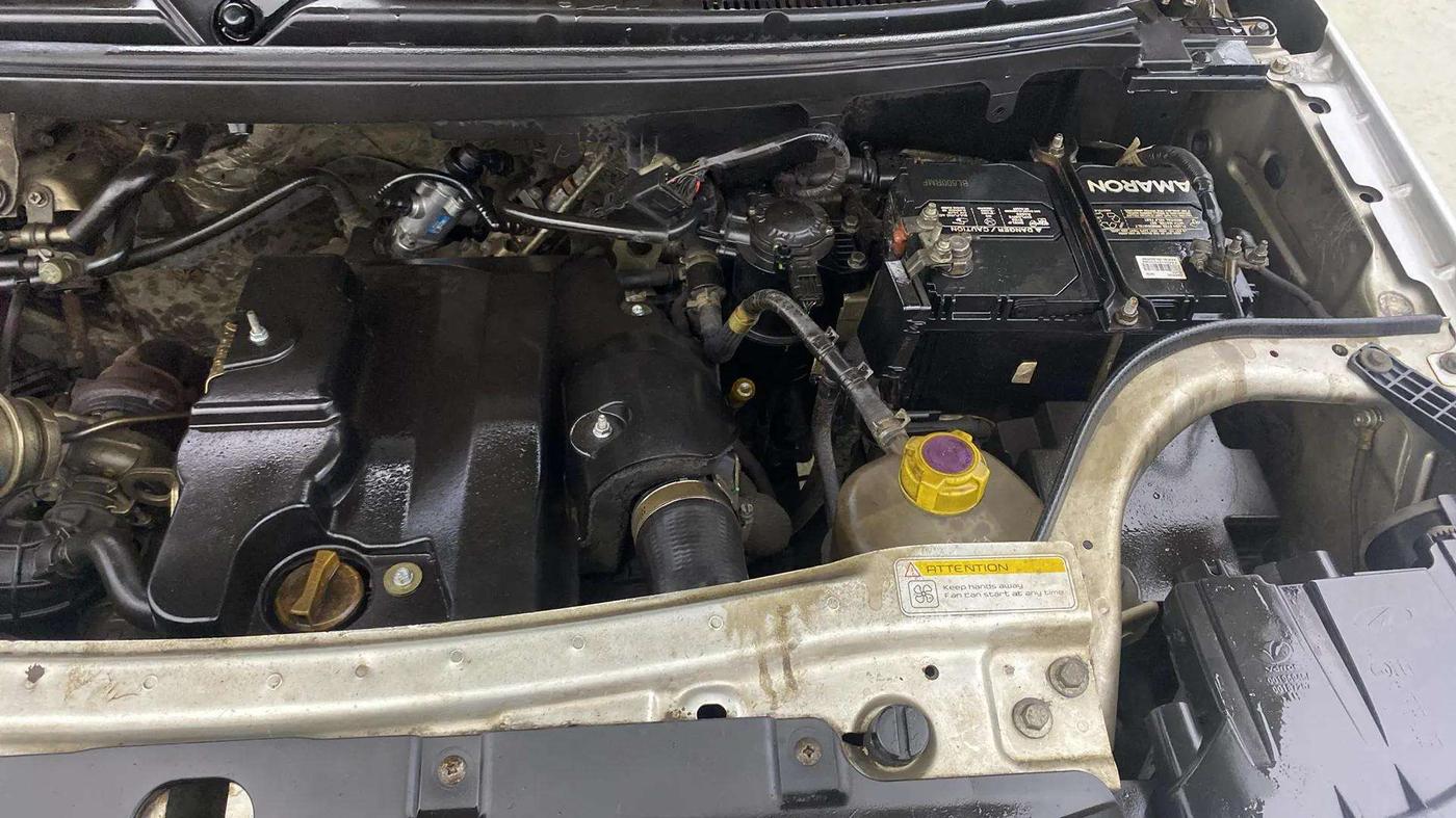 2016 Mahindra TUV300 T8 AMT, Diesel, Automatic, 91,824 km, Engine View - Left