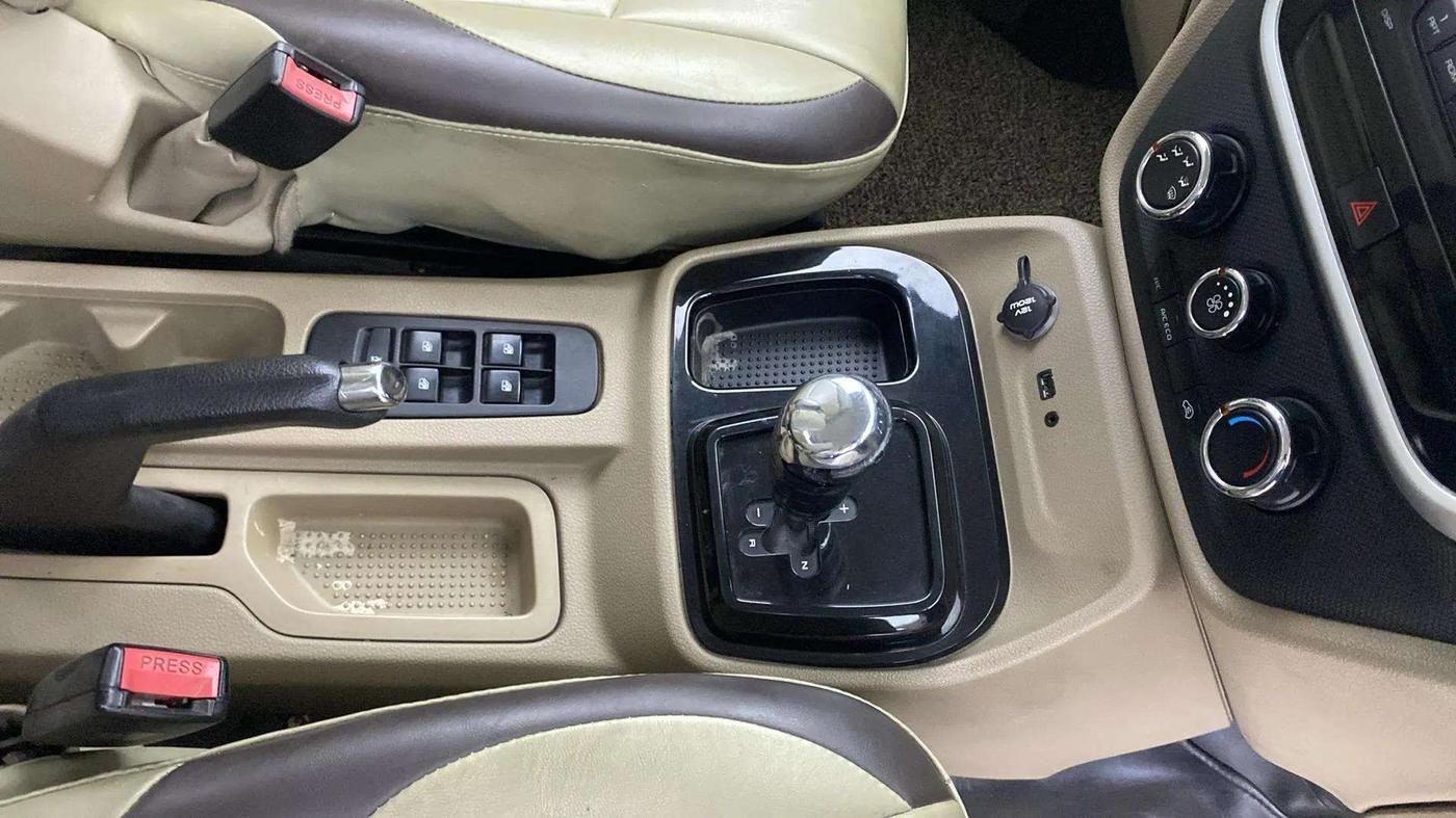 2016 Mahindra TUV300 T8 AMT, Diesel, Automatic, 91,824 km, Gear Lever