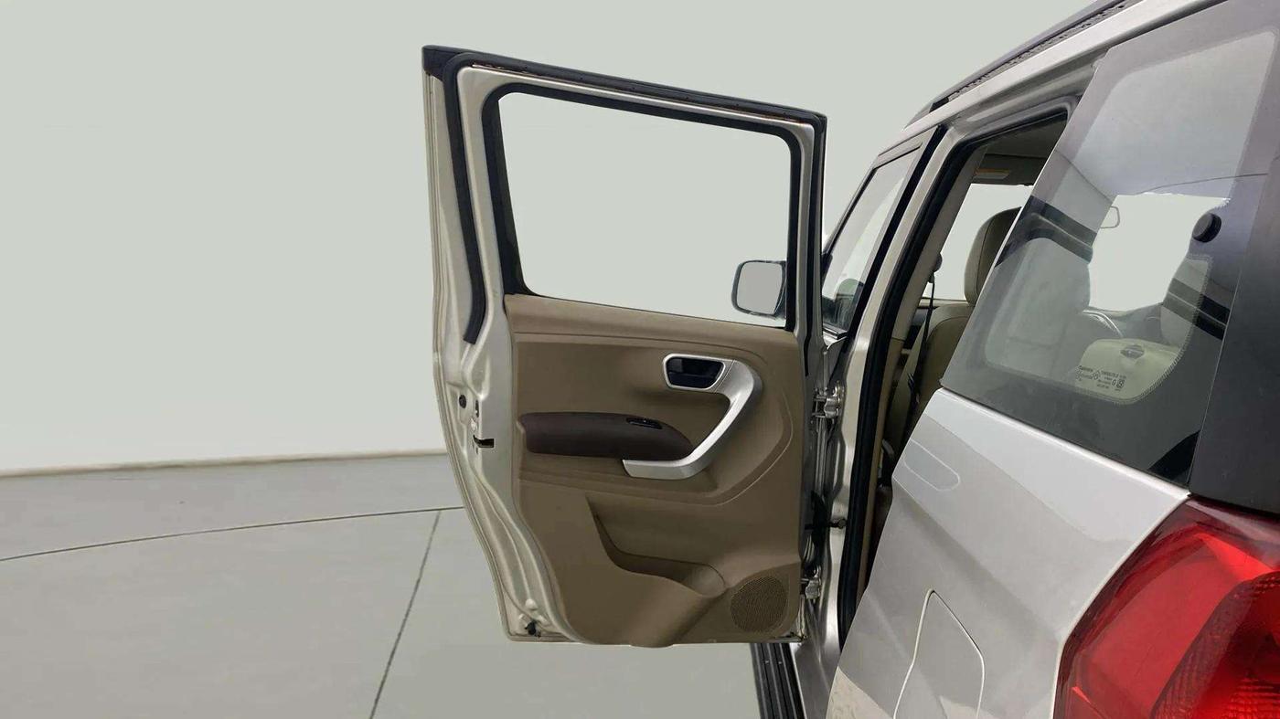 2016 Mahindra TUV300 T8 AMT, Diesel, Automatic, 91,824 km, LHS Rear Door
