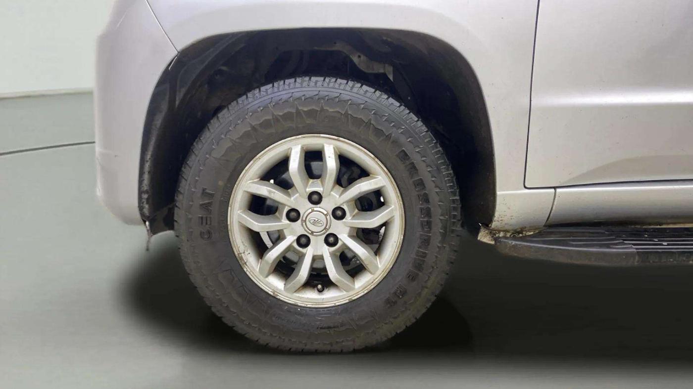 2016 Mahindra TUV300 T8 AMT, Diesel, Automatic, 91,824 km, Left Front Wheel