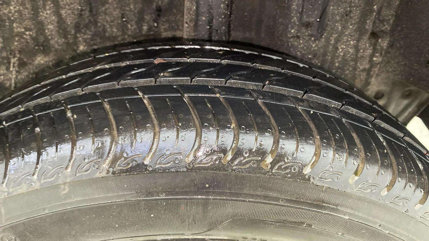2013 Toyota Etios Liva G, Petrol, Manual, 78,202 km, Left Rear Tyre Tread