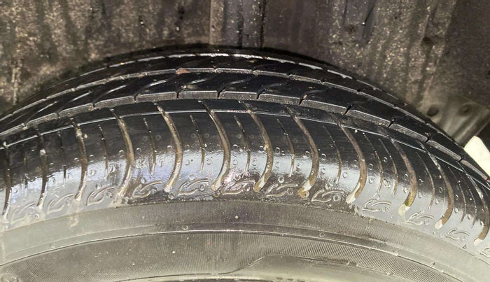 2013 Toyota Etios Liva G, Petrol, Manual, 78,202 km, Left Rear Tyre Tread