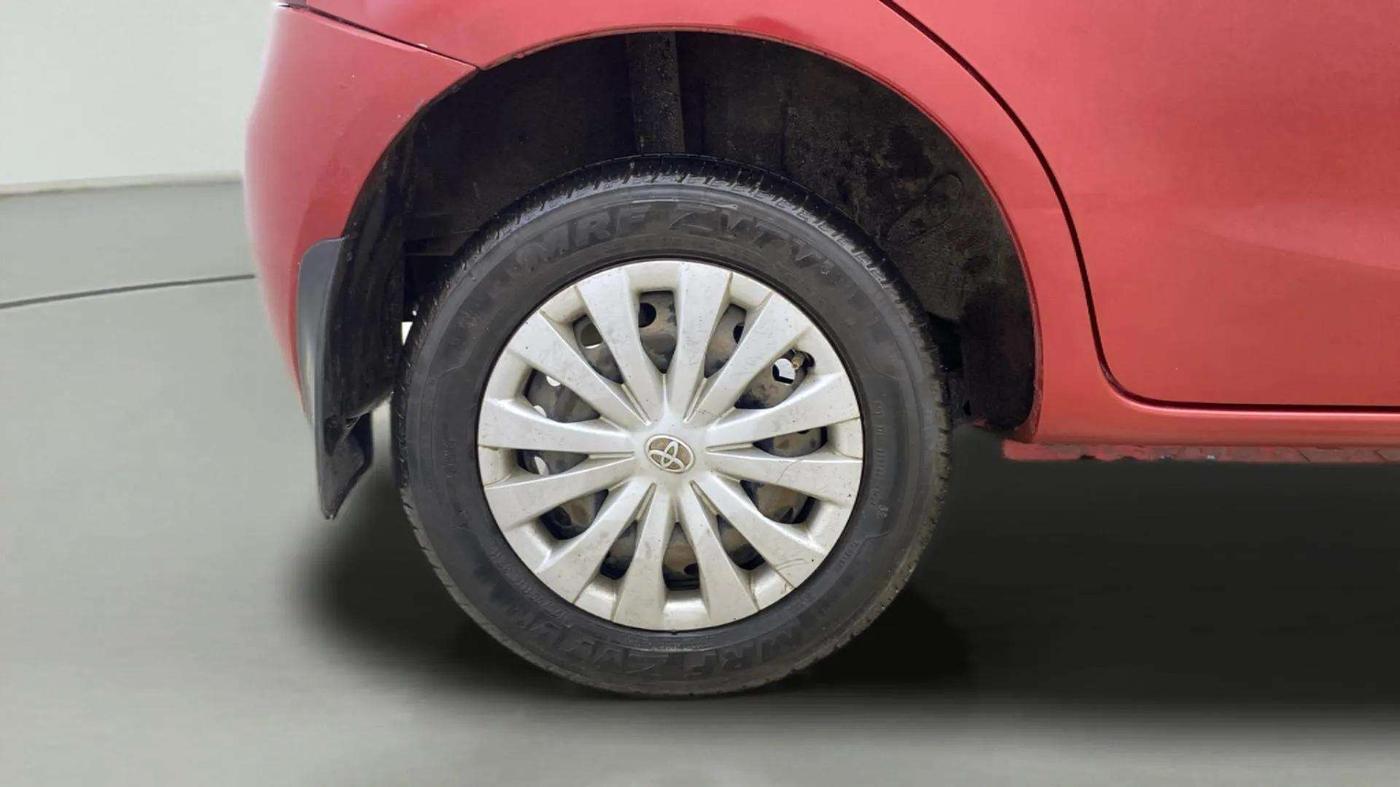 2013 Toyota Etios Liva G, Petrol, Manual, 78,202 km, Right Rear Wheel