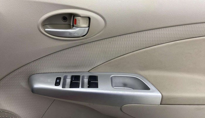 2013 Toyota Etios Liva G, Petrol, Manual, 78,202 km, Driver Side Door Panels Control