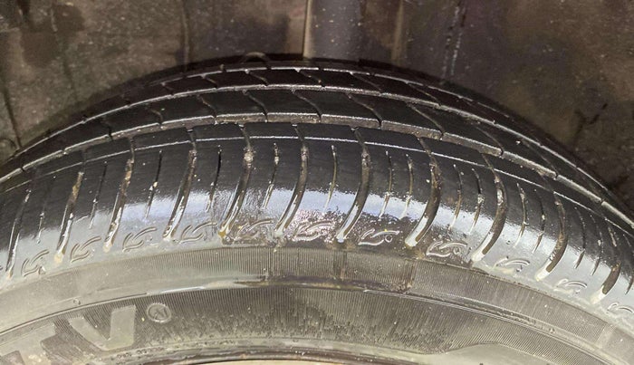 2013 Toyota Etios Liva G, Petrol, Manual, 78,202 km, Left Front Tyre Tread