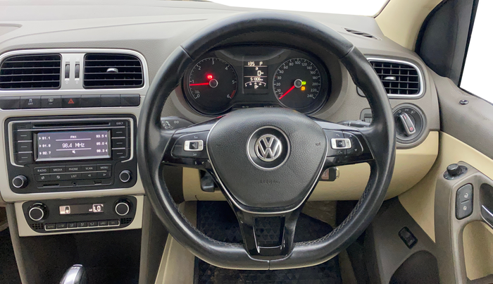 2015 Volkswagen Vento HIGHLINE 1.5 AT, Diesel, Automatic, 51,306 km, Steering Wheel Close Up