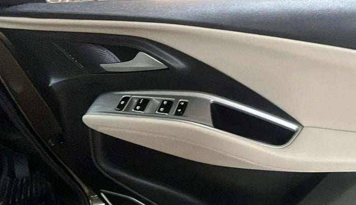 2023 MG HECTOR SHARP PRO 1.5 PETROL TURBO CVT PETROL, Petrol, Automatic, 3,394 km, Driver Side Door Panels Control