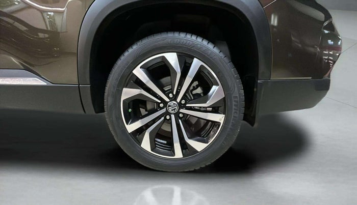 2023 MG HECTOR SHARP PRO 1.5 PETROL TURBO CVT PETROL, Petrol, Automatic, 3,394 km, Left Rear Wheel