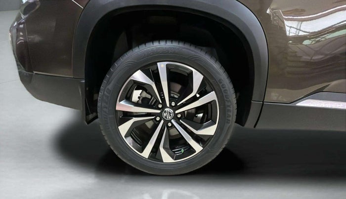 2023 MG HECTOR SHARP PRO 1.5 PETROL TURBO CVT PETROL, Petrol, Automatic, 3,394 km, Right Rear Wheel