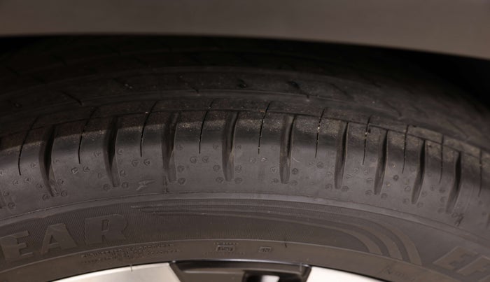 2023 MG HECTOR SMART PRO 1.5 TURBO MT PETROL, Petrol, Manual, 25,160 km, Left Front Tyre Tread