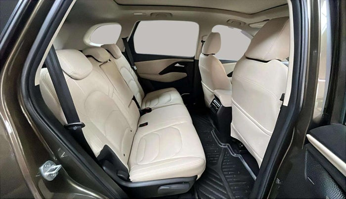 2023 MG HECTOR SMART PRO 1.5 TURBO MT PETROL, Petrol, Manual, 25,160 km, Right Side Rear Door Cabin