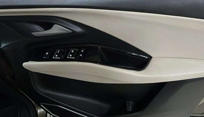 2023 MG HECTOR SMART PRO 1.5 TURBO MT PETROL, Petrol, Manual, 25,160 km, Driver Side Door Panels Control
