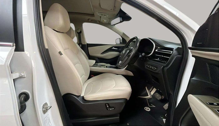 2023 MG HECTOR SAVVY PRO 1.5 TURBO CVT PETROL, Petrol, Automatic, 32,959 km, Right Side Front Door Cabin