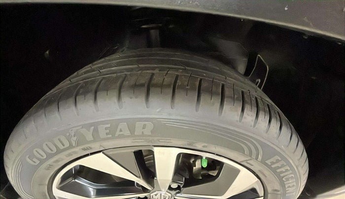 2023 MG HECTOR SAVVY PRO 1.5 TURBO CVT PETROL, Petrol, Automatic, 32,959 km, Left Front Tyre Tread