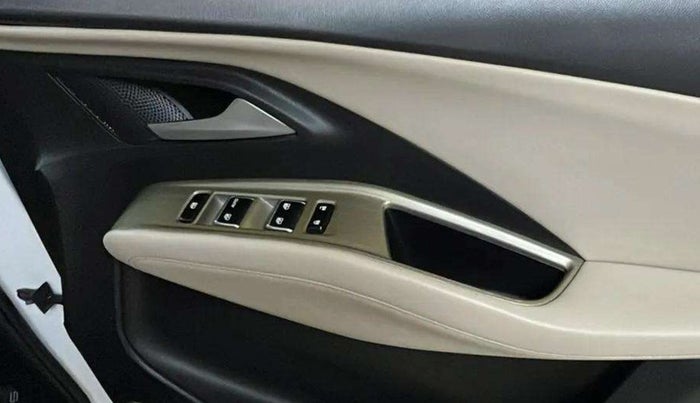 2023 MG HECTOR SAVVY PRO 1.5 TURBO CVT PETROL, Petrol, Automatic, 32,959 km, Driver Side Door Panels Control