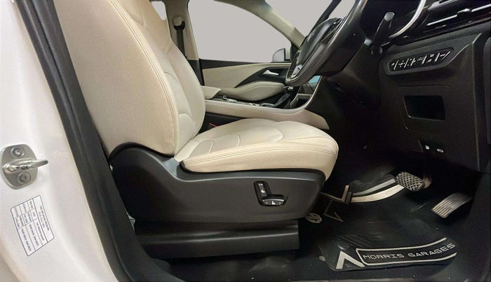 2023 MG HECTOR SAVVY PRO 1.5 TURBO CVT PETROL, Petrol, Automatic, 32,959 km, Driver Side Adjustment Panel