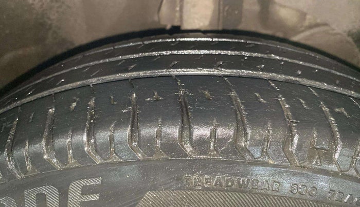 2019 Maruti Swift VDI, Diesel, Manual, 30,614 km, Right Front Tyre Tread