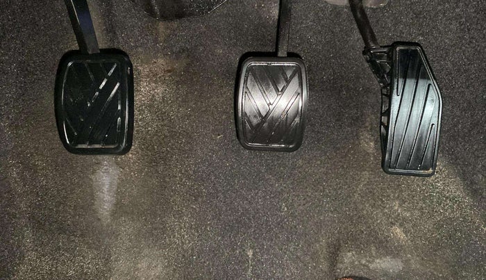 2019 Maruti Swift VDI, Diesel, Manual, 30,614 km, Pedals