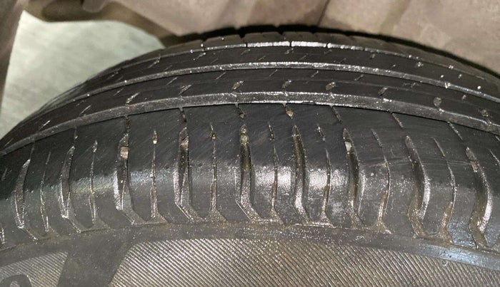 2019 Maruti Swift VDI, Diesel, Manual, 30,614 km, Right Rear Tyre Tread