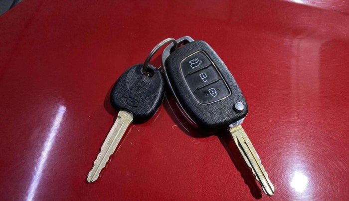 2022 Hyundai VENUE S 1.2, Petrol, Manual, 17,609 km, Key Close Up