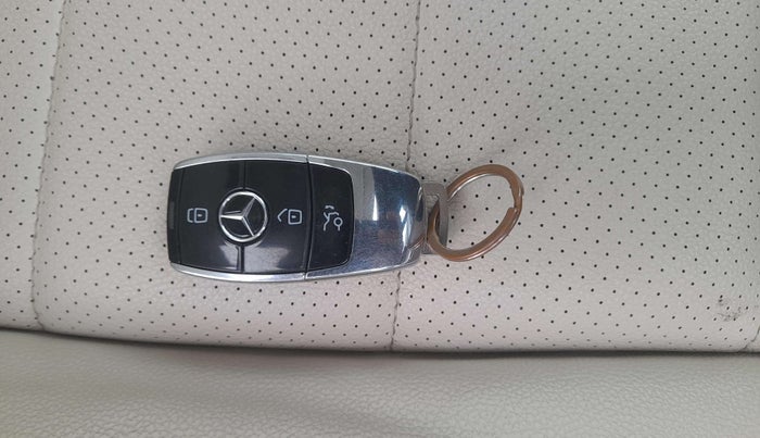 2022 Mercedes Benz GLS 400D 4MATIC , Diesel, Automatic, 24,190 km, Key Close Up