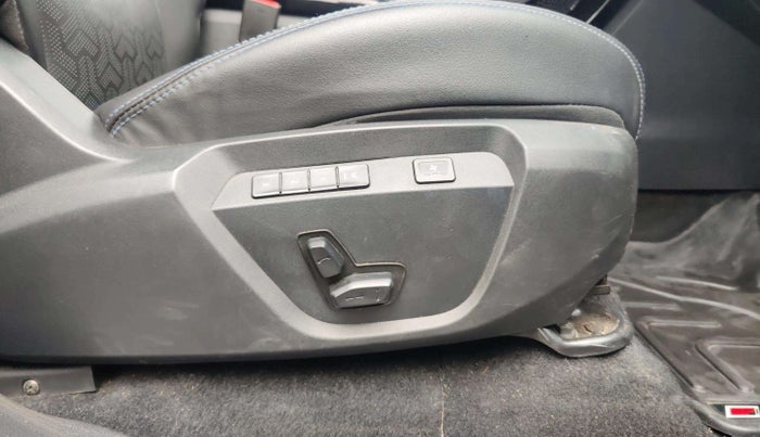 2023 Tata Harrier XZA PLUS O DARK EDITION, Diesel, Automatic, 11,544 km, Driver Side Adjustment Panel