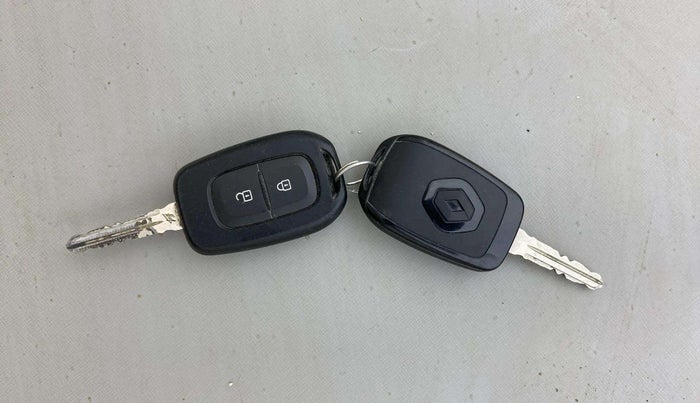 2019 Renault TRIBER RXL MT, Petrol, Manual, 18,371 km, Key Close Up