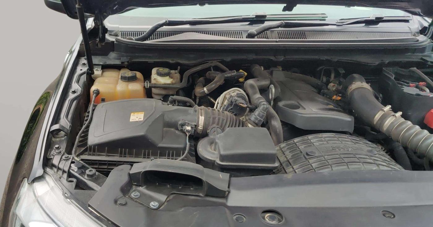 2021 Ford Endeavour TITANIUM PLUS 2.0 4X4 AT SUNROOF, Diesel, Automatic, 54,509 km, Engine View - Right