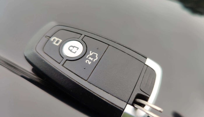 2021 Ford Endeavour TITANIUM PLUS 2.0 4X4 AT SUNROOF, Diesel, Automatic, 54,509 km, Key Close Up
