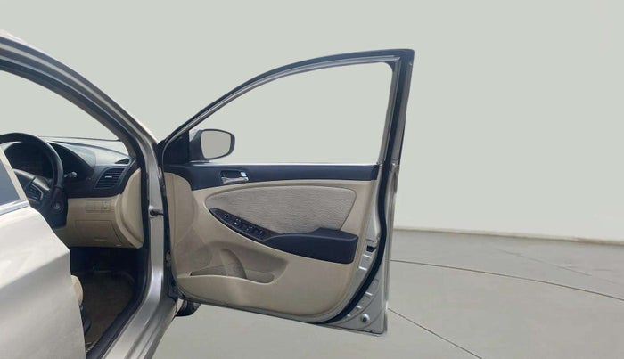 2012 Hyundai Verna FLUIDIC 1.6 VTVT EX, Petrol, Manual, 1,00,158 km, RHS Front Door