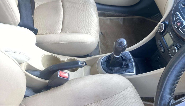 2012 Hyundai Verna FLUIDIC 1.6 VTVT EX, Petrol, Manual, 1,00,158 km, Gear Lever