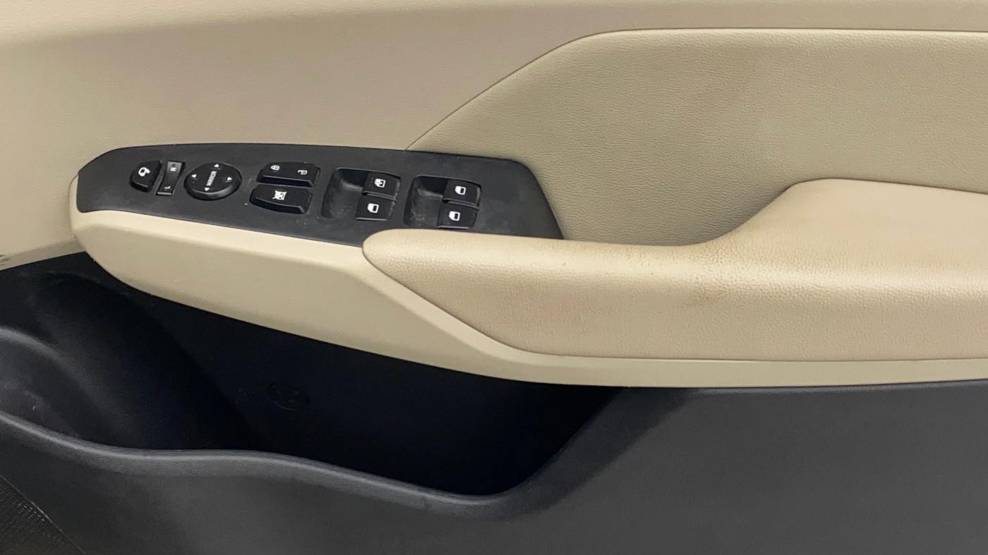 2021 Hyundai Verna SX (O)1.5 VTVT, Petrol, Manual, 43,157 km, Driver Side Door Panels Control