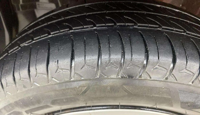 2016 Honda Brio S MT, Petrol, Manual, 70,069 km, Left Front Tyre Tread
