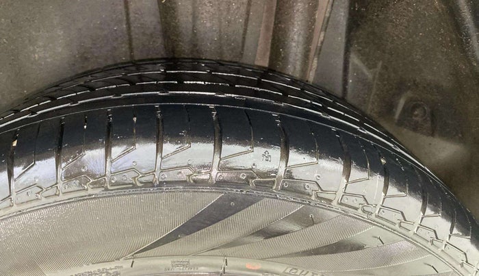 2020 Maruti Vitara Brezza ZXI PLUS, Petrol, Manual, 1,01,406 km, Left Rear Tyre Tread