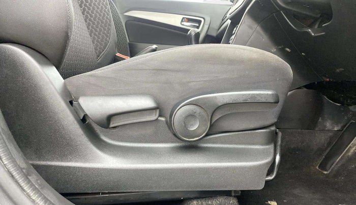 2020 Maruti Vitara Brezza ZXI PLUS, Petrol, Manual, 1,01,406 km, Driver Side Adjustment Panel
