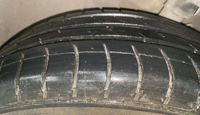2018 Hyundai Elite i20 MAGNA EXECUTIVE CVT, Petrol, Automatic, 26,607 km, Left Front Tyre Tread