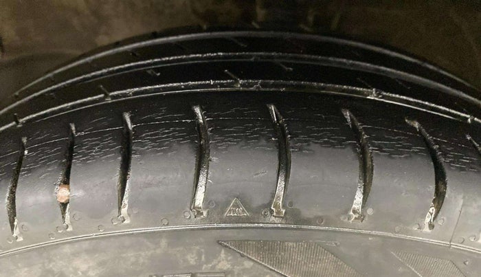 2015 Maruti Wagon R 1.0 VXI, Petrol, Manual, 58,026 km, Left Front Tyre Tread