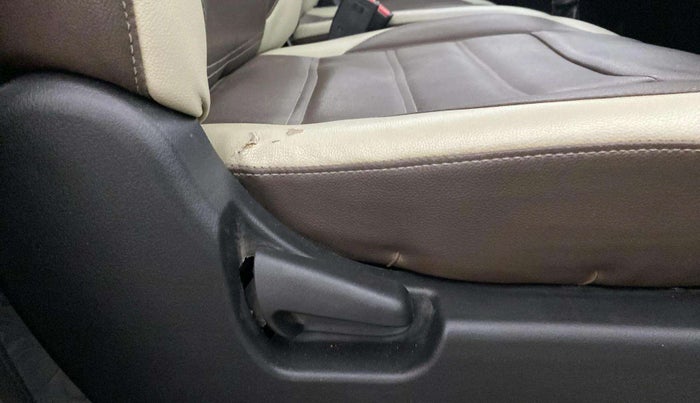 2015 Maruti Wagon R 1.0 VXI, Petrol, Manual, 58,026 km, Driver Side Adjustment Panel