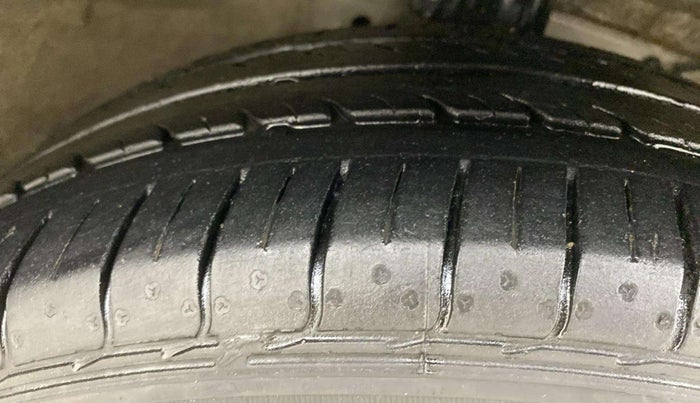 2023 Maruti Ciaz ZETA AT 1.5  SHVS PETROL, Petrol, Automatic, 20,204 km, Right Front Tyre Tread