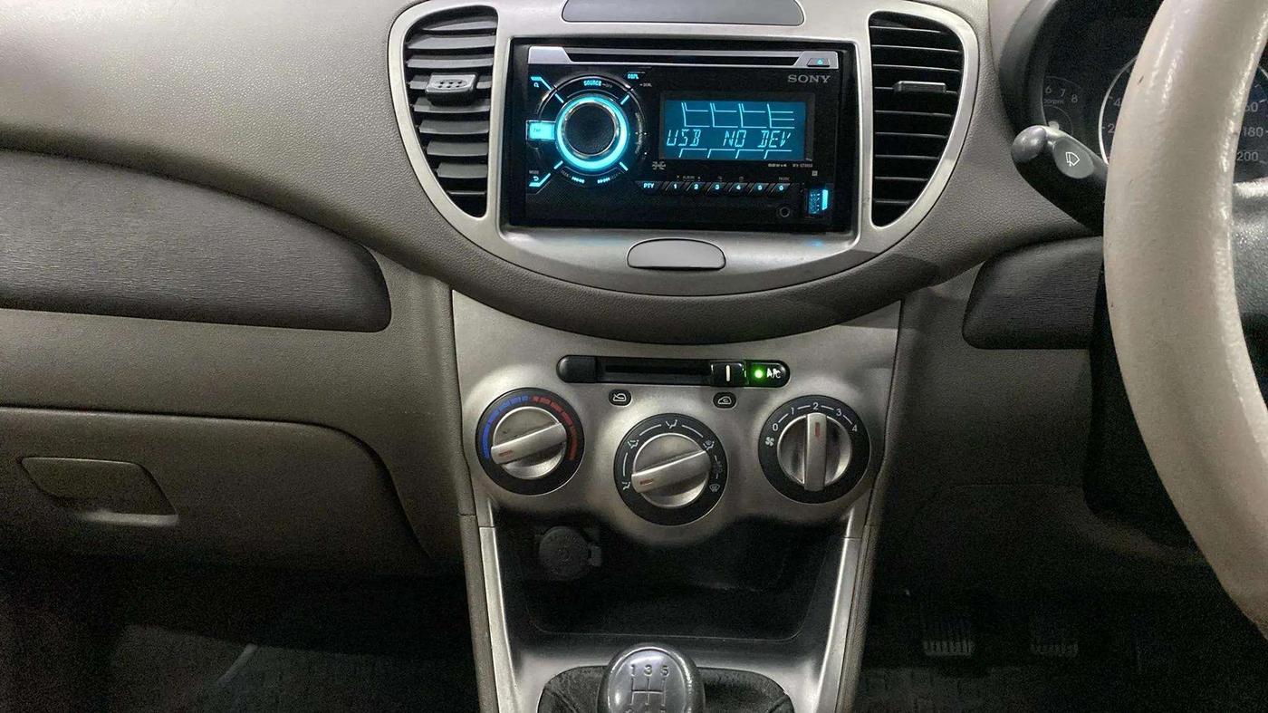 2015 Hyundai i10 MAGNA 1.1, Petrol, Manual, 76,630 km, Air Conditioner