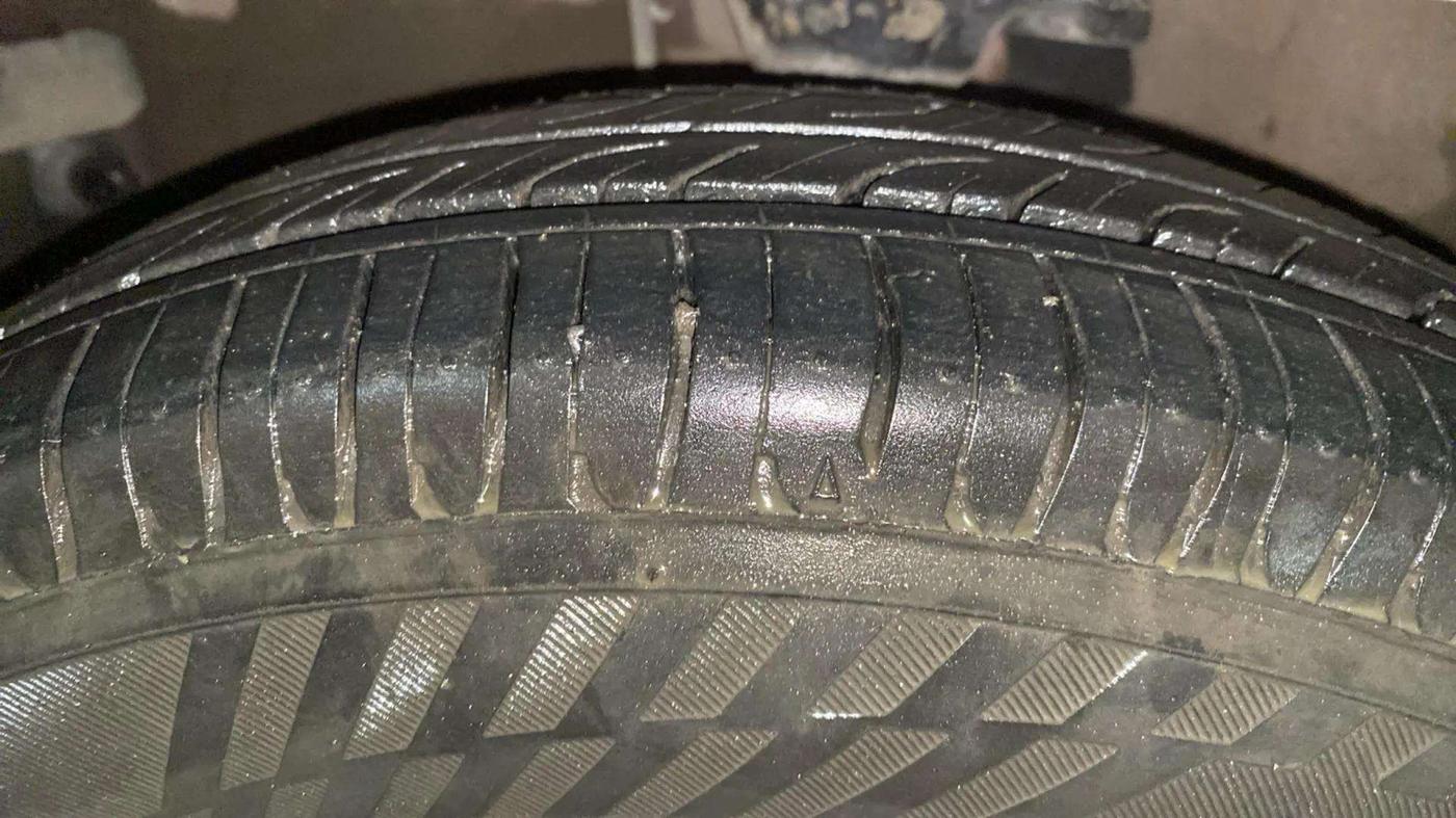 2015 Hyundai i10 MAGNA 1.1, Petrol, Manual, 76,630 km, Left Front Tyre Tread