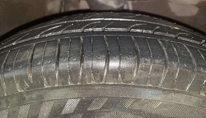 2015 Hyundai i10 MAGNA 1.1, Petrol, Manual, 76,630 km, Right Front Tyre Tread