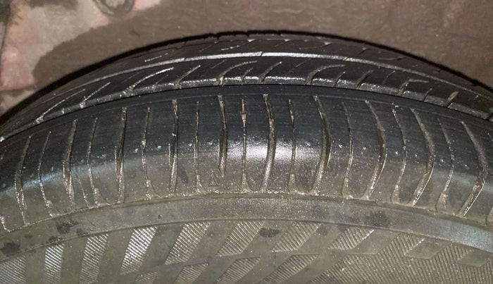 2015 Hyundai i10 MAGNA 1.1, Petrol, Manual, 76,630 km, Right Rear Tyre Tread