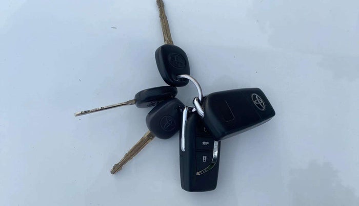 2018 Toyota YARIS J MT, Petrol, Manual, 16,468 km, Key Close Up