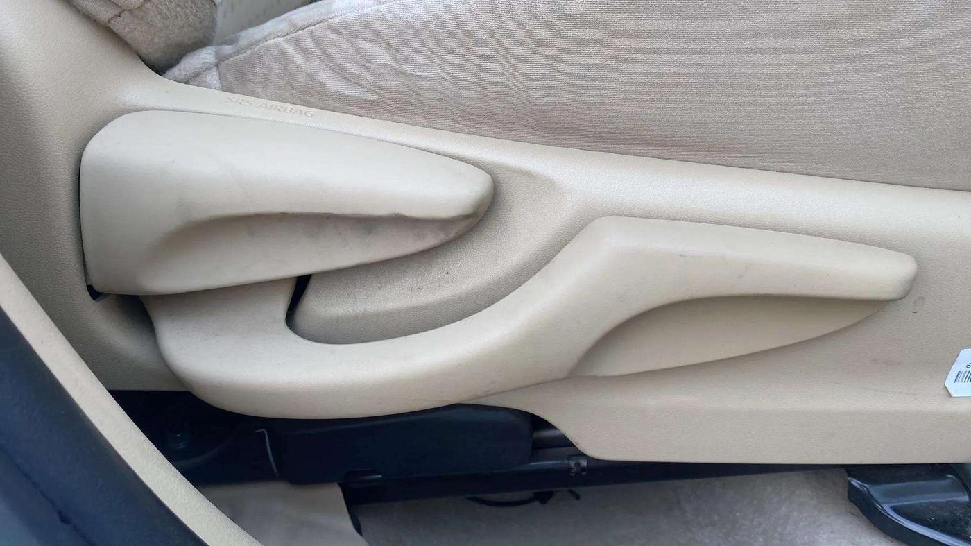 2018 Toyota YARIS J MT, Petrol, Manual, 16,468 km, Driver Side Adjustment Panel