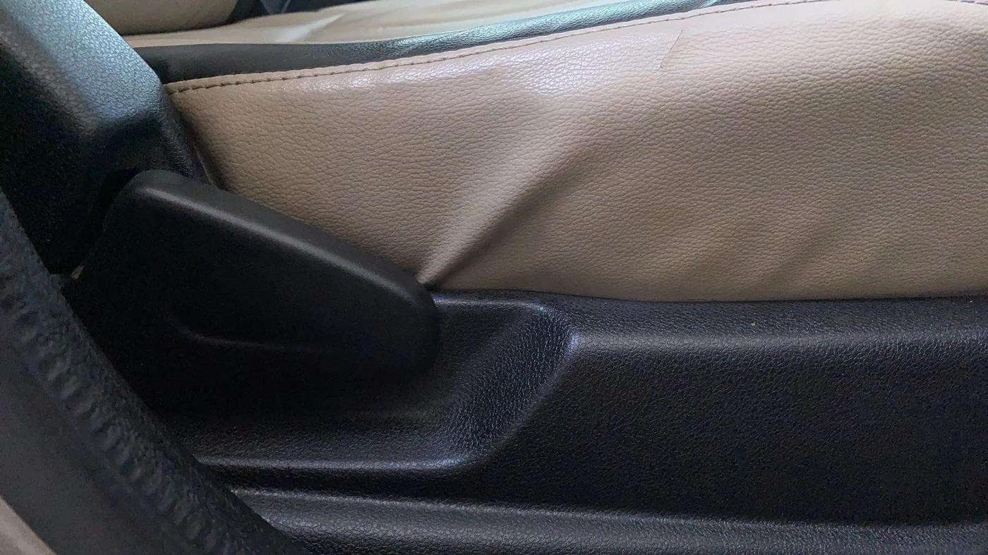 2019 Renault Kwid RXT 1.0, Petrol, Manual, 34,087 km, Driver Side Adjustment Panel