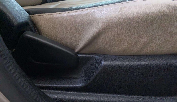 2019 Renault Kwid RXT 1.0, Petrol, Manual, 34,087 km, Driver Side Adjustment Panel