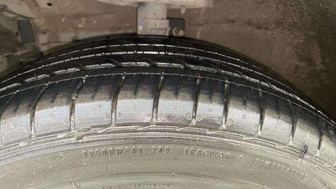 2023 Maruti Ciaz ALPHA  AT 1.5 SHVS PETROL, Petrol, Automatic, 8,655 km, Left Front Tyre Tread
