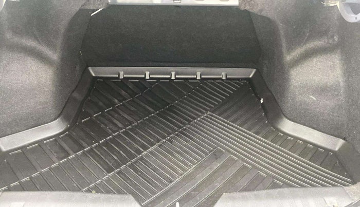 2023 Maruti Ciaz ALPHA  AT 1.5 SHVS PETROL, Petrol, Automatic, 8,318 km, Boot Inside