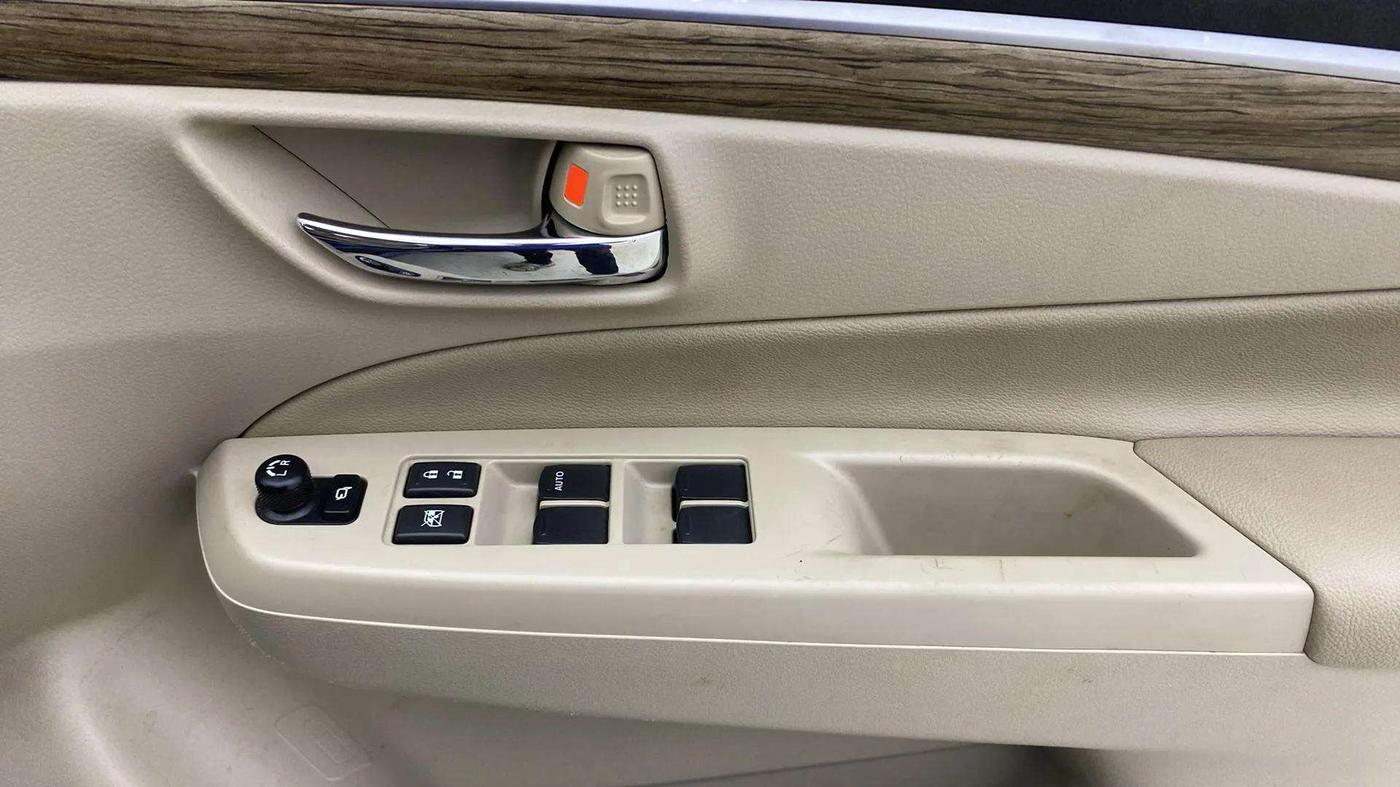 2023 Maruti Ciaz ALPHA  AT 1.5 SHVS PETROL, Petrol, Automatic, 8,655 km, Driver Side Door Panels Control